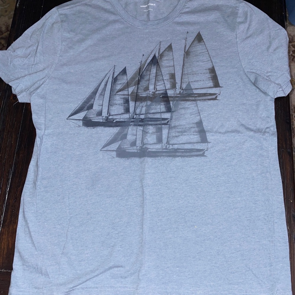 Men’s Banana Republic tee